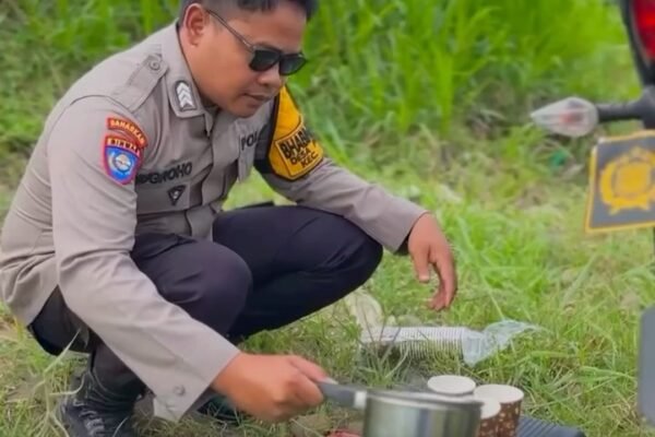 Cara Jitu Pak Bhabin Polres Blitar Kota, Patroli sambil ngopi bareng warga.