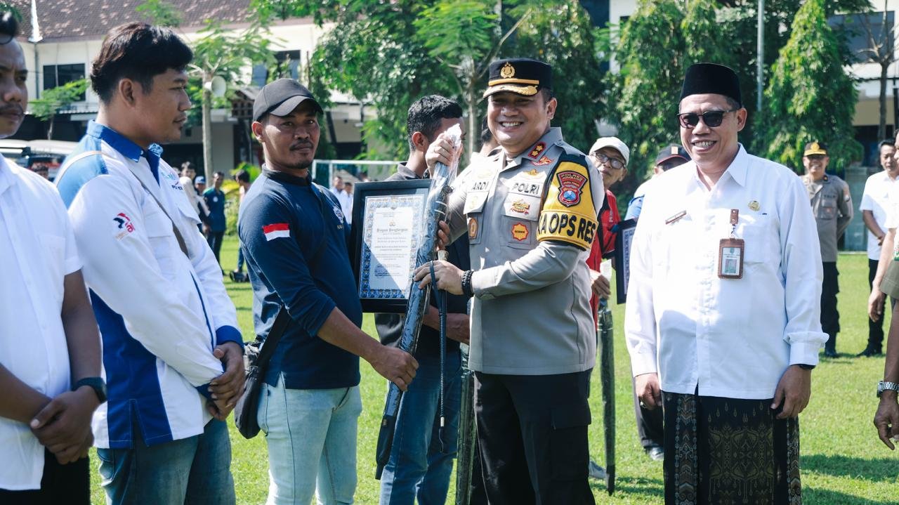Kapolres Jombang Pimpin Apel Akbar Kebangsaan Bersama Serikat PekerjaBuruh Kabupaten Jombang
