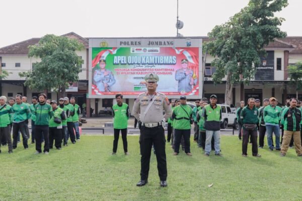 Sinergi Nyata Polri Dan Pengemudi Ojol Jaga Kamtibmas, Polres Jombang Gelar Apel & Resmikan Fasilitas Untuk Ojol Sinergi Nyata Polri Dan Pengemudi Ojol Jaga Kamtibmas, Polres Jombang Gelar Apel & Resmikan Fasilitas Untuk Ojol