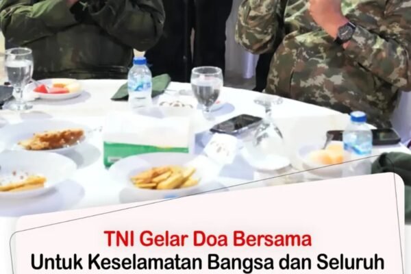 TNI Gelar Doa Bersama Untuk Keselamatan Bangsa dan Seluruh Prajurit Yang Bertugas TNI Gelar Doa Bersama Untuk Keselamatan Bangsa