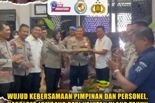 Wujud Kebersamaan Pimpinan Dan Personel, Kapolres Jombang Beri Kejutan Ulang Tahun Wujud Kebersamaan Pimpinan Dan Personel, Kapolres Jombang Beri Kejutan Ulang Tahun