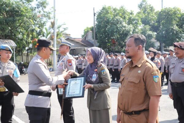 Kapolres Kediri Beri 53 Penghargaan Kepada Mitra Polri & Personel Berprestasi