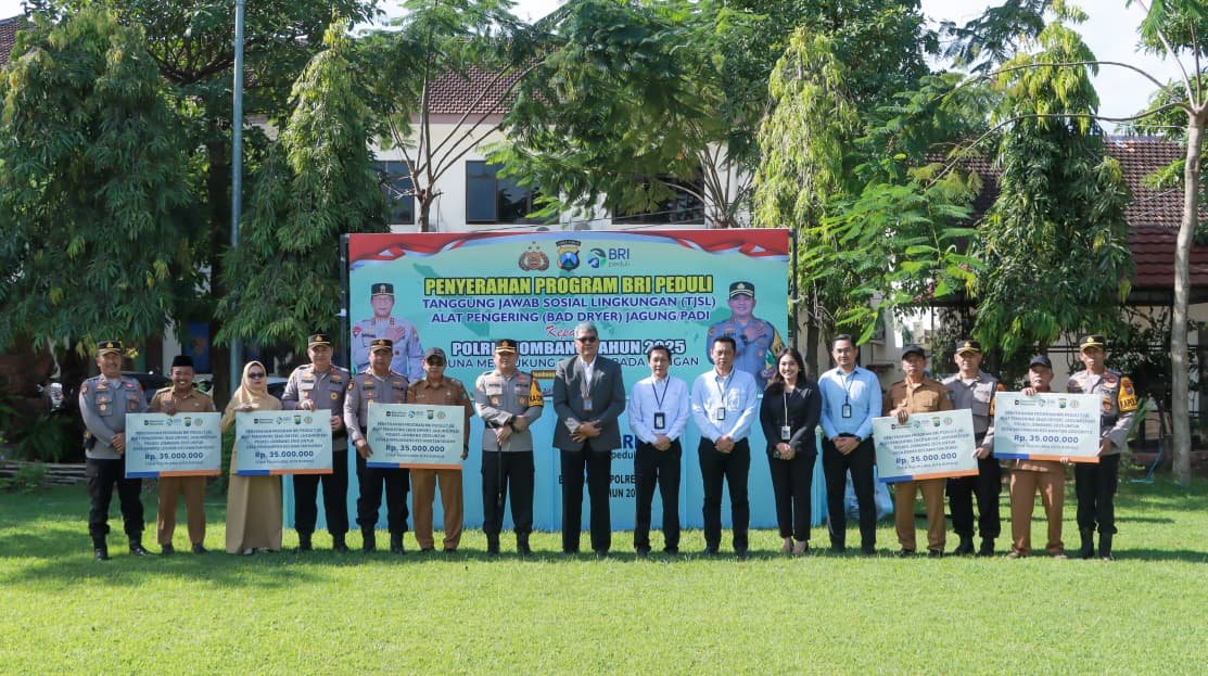 implementasi Asta Cita Presiden, Kapolres Kolaborasi dengan BRI Cabang Jombang, Salurkan Bantuan Mesin Pengering Jagung Untuk Petani