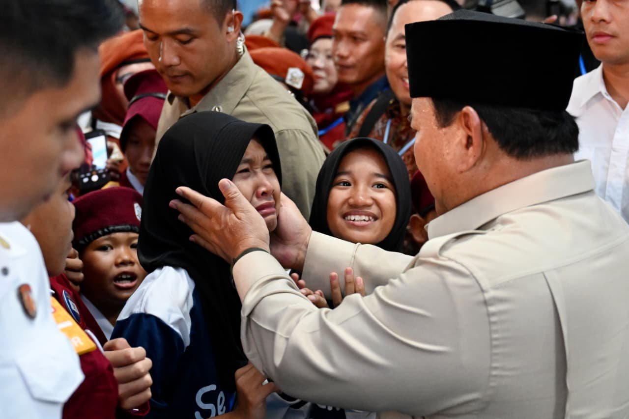 Panglima TNI Dampingi Presiden Prabowo Resmikan 166 Sekolah Rakyat